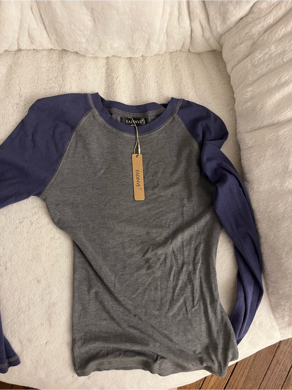 Eadnve Two-Tone Raglan Long Sleeve Top in Gray and Navy